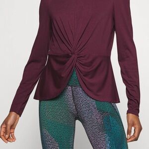 SWEATY BETTY Women's Twist Front Top in Merlot